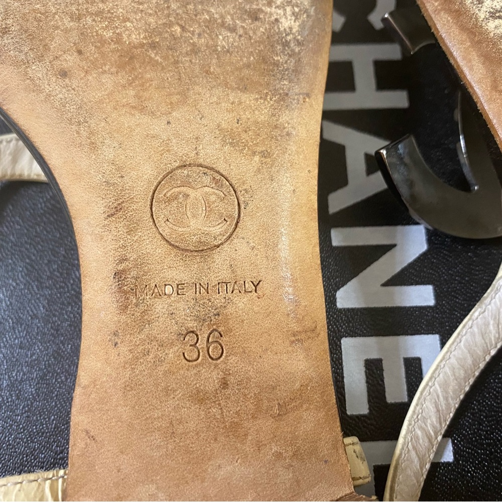 🆕 Chanel CC oversized Logo Thong Sandals 🩴 - Picture 7 of 7